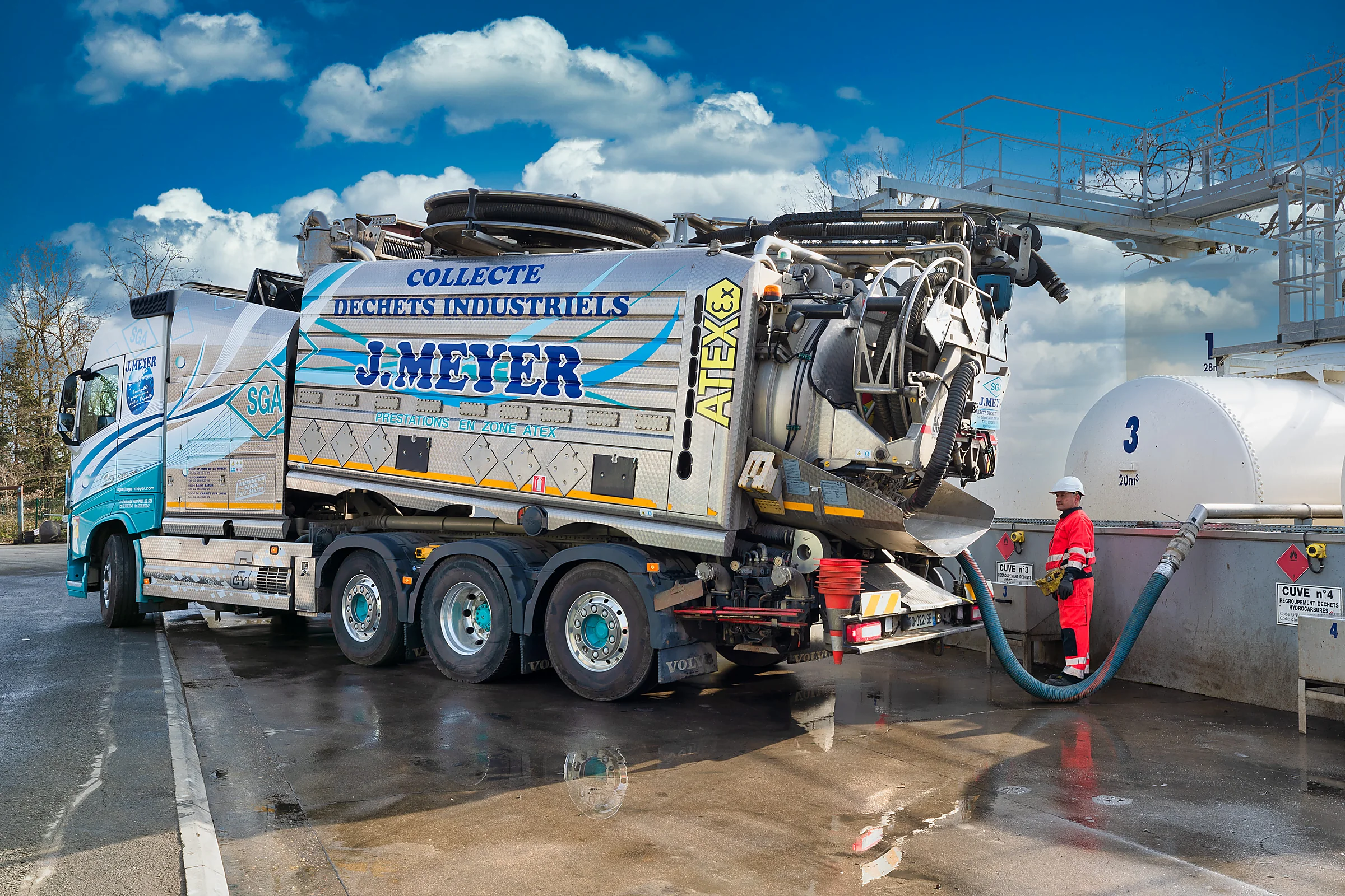 Camion SGA J.Meyer en intervention de collecte de déchets industriels à Gien